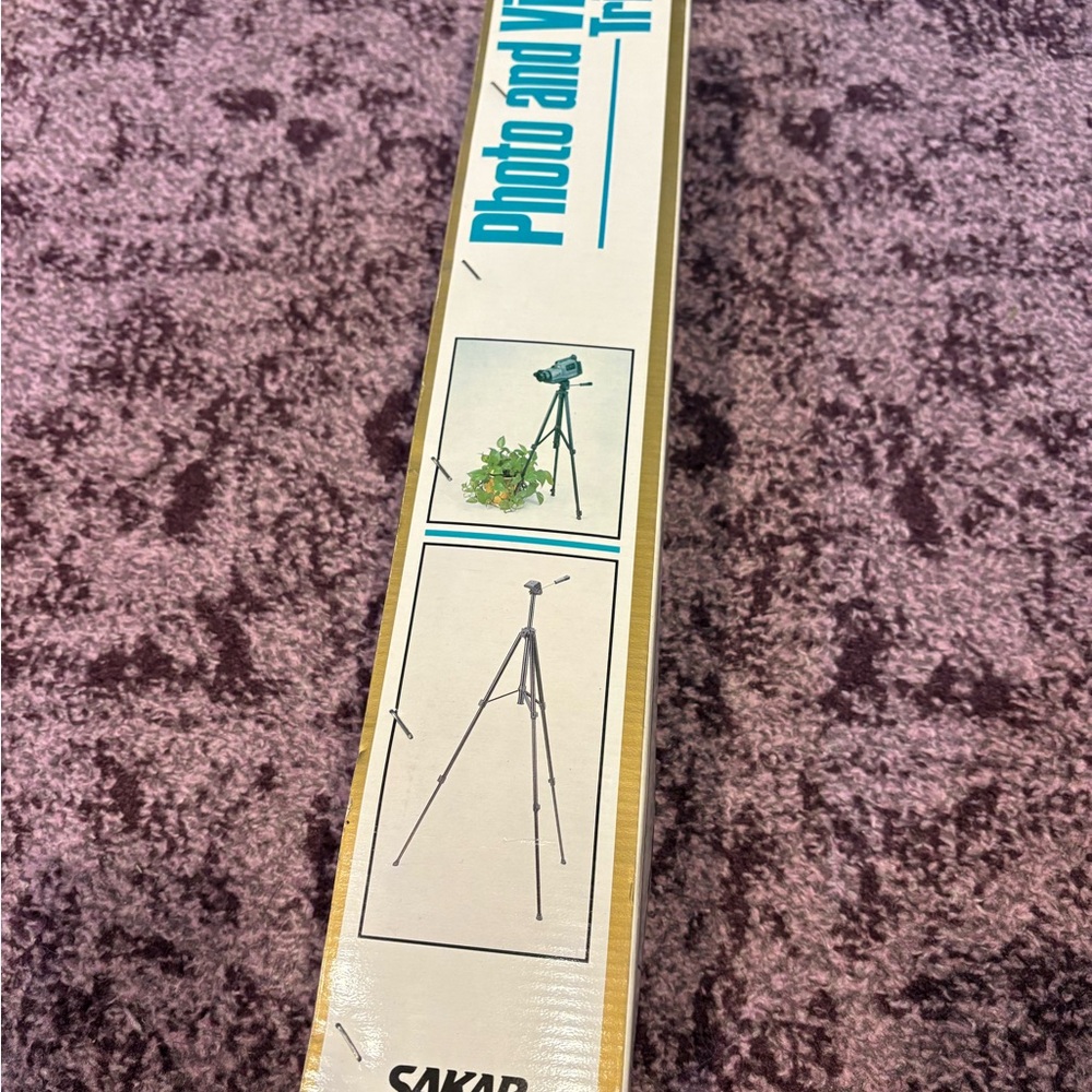 Vintage * Sakar TR-2L Photo and Video Tripod with Box Extends to 49" Retro Decor - Picture 10 of 14